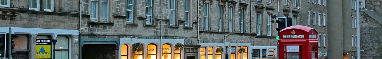 Une rue du centre historique d'Édimbourg (Écosse)