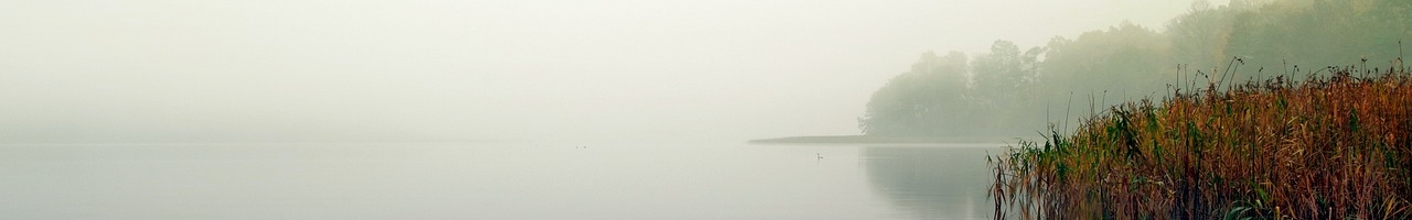 Brouillard d'automne sur Lake District (Cumbria, Angleterre)