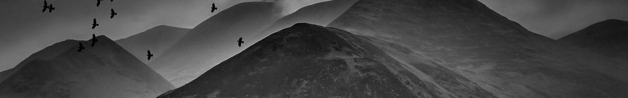 Montagnes de Lake District en noir et blanc (Cumbria, Angleterre)