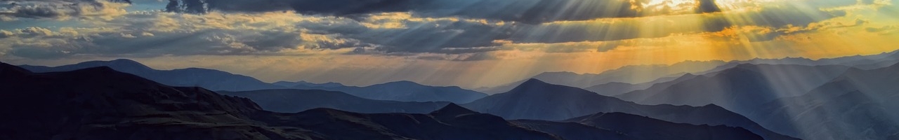 Rayons de soleil sur les montagnes du Kaçkars (Anatolie, Turquie)
