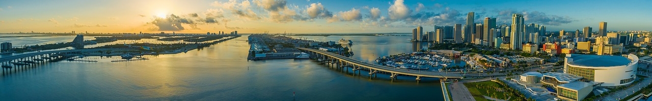 Vue aérienne panoramique de Miami (Floride, USA)