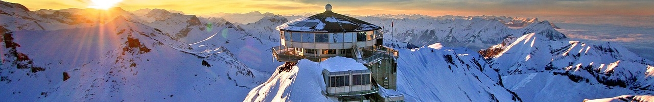 Sommet de Schilthorn culminant à 2.969 mètres (Alpes bernoises, Suisse)