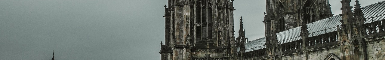 Les deux tours de façade de la cathédrale d'York (Yorkshire-et-Humber, Angleterre)